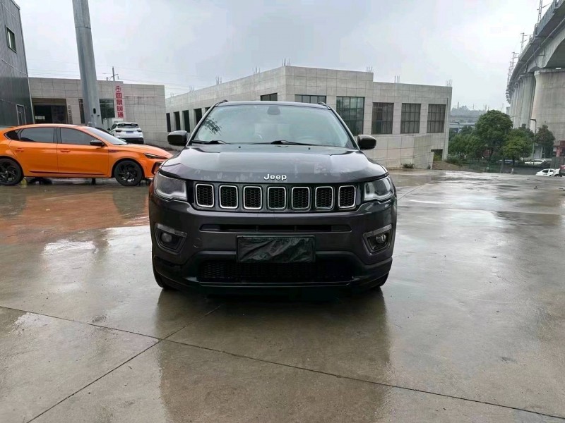 安順17年Jeep指南者1