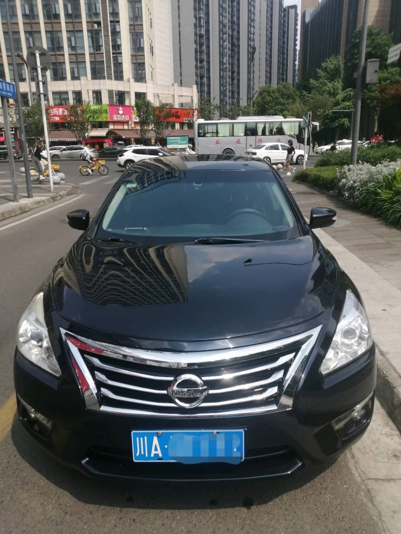 成都15年日产天籁1