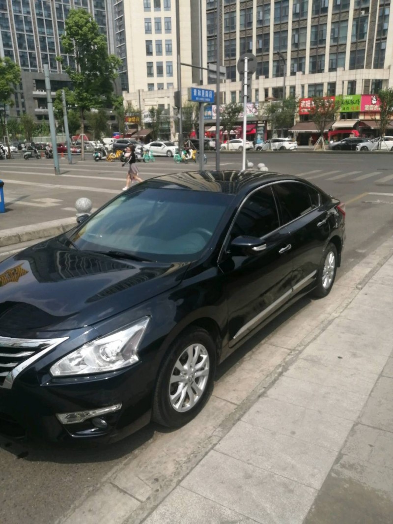 成都15年日产天籁2