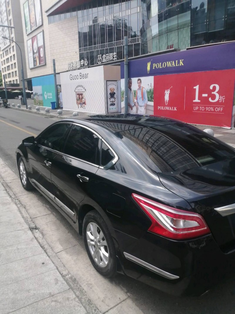 成都15年日产天籁3