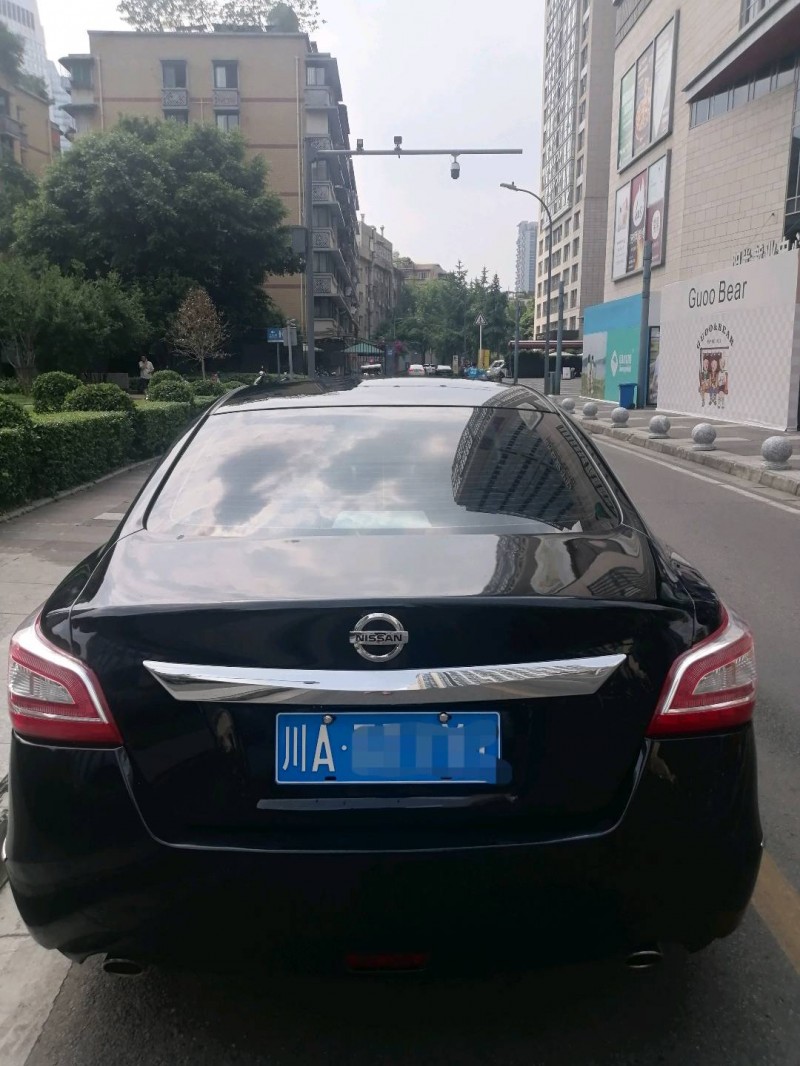 成都15年日产天籁4