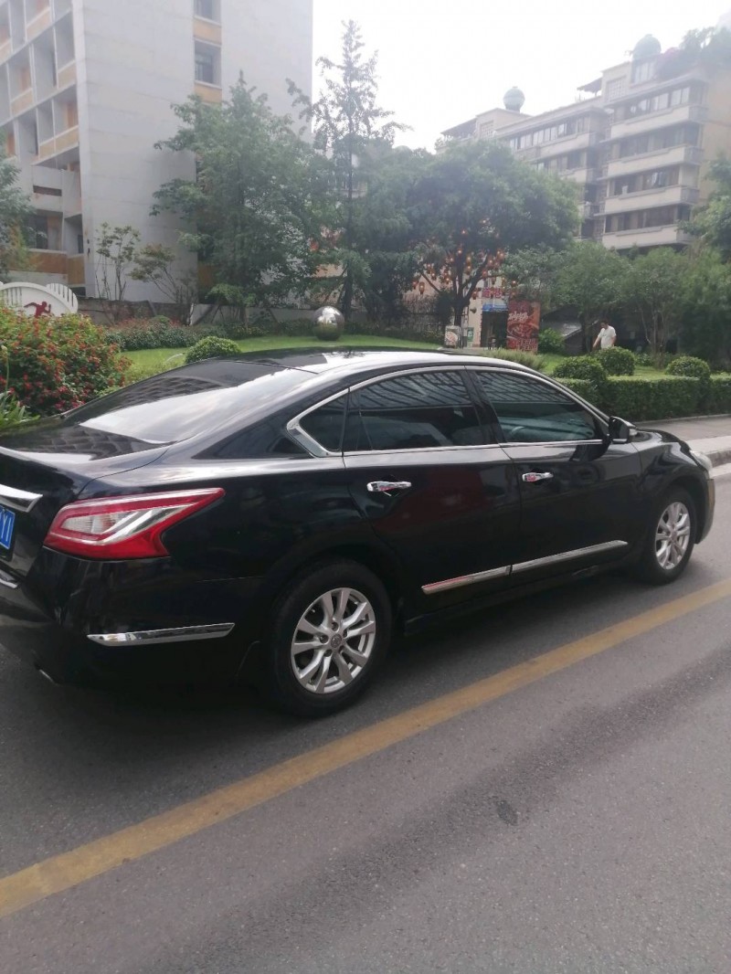 成都15年日产天籁5