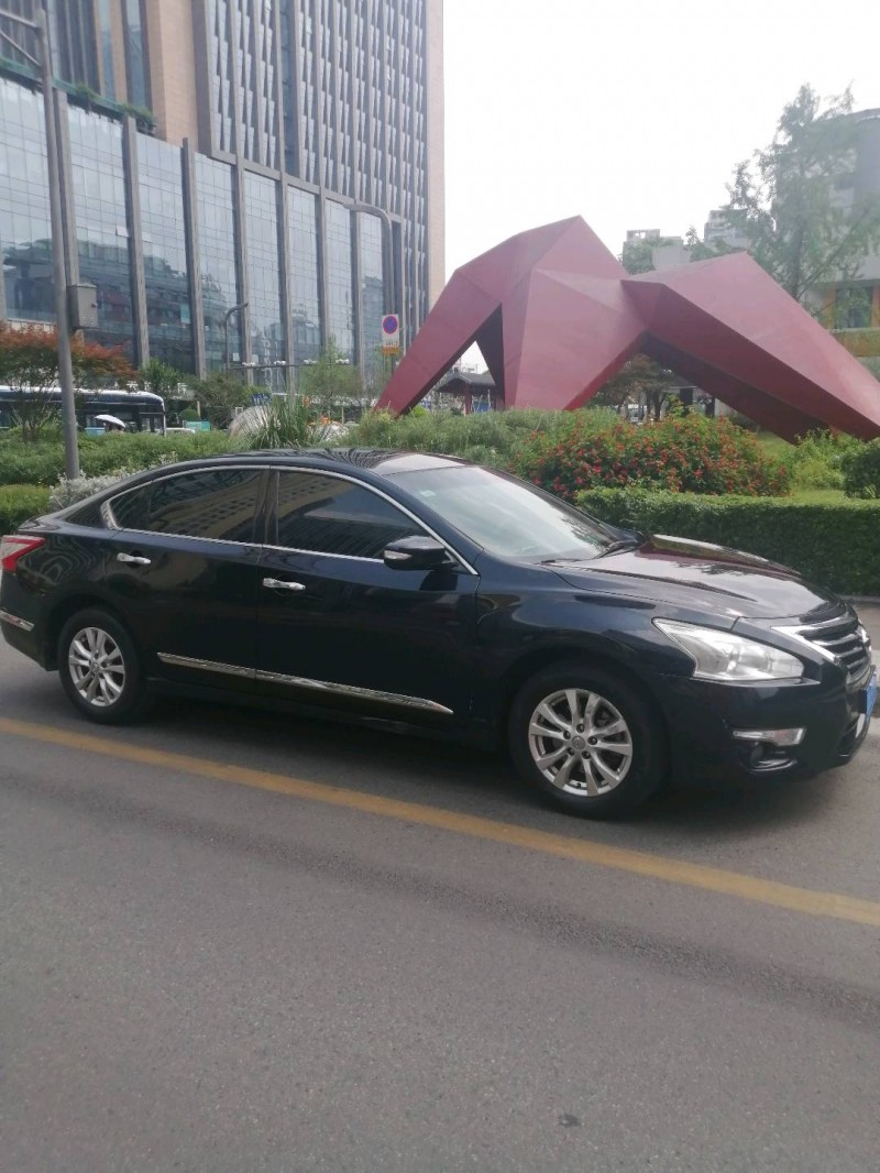 成都15年日产天籁6