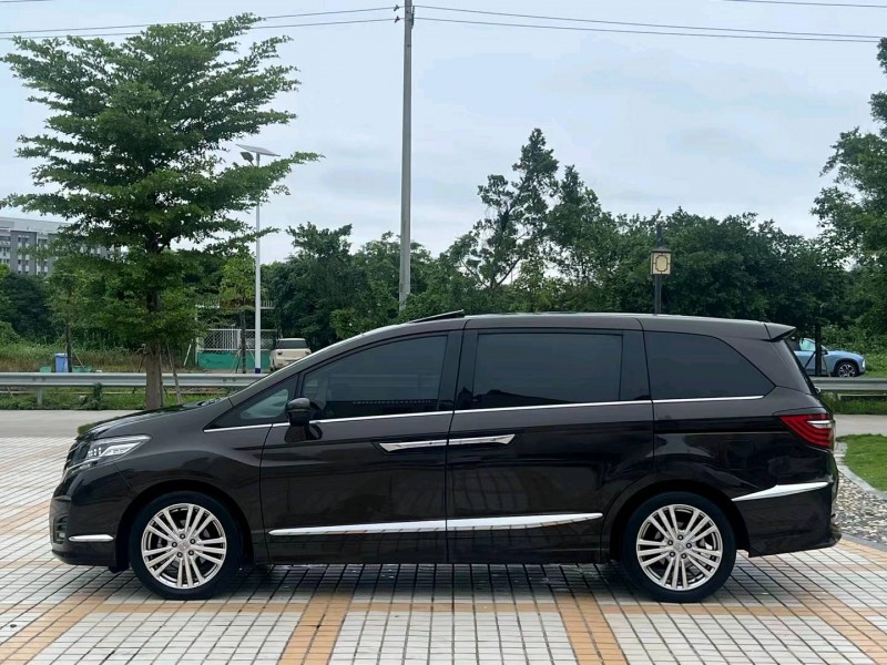 汕头18年本田艾力绅2