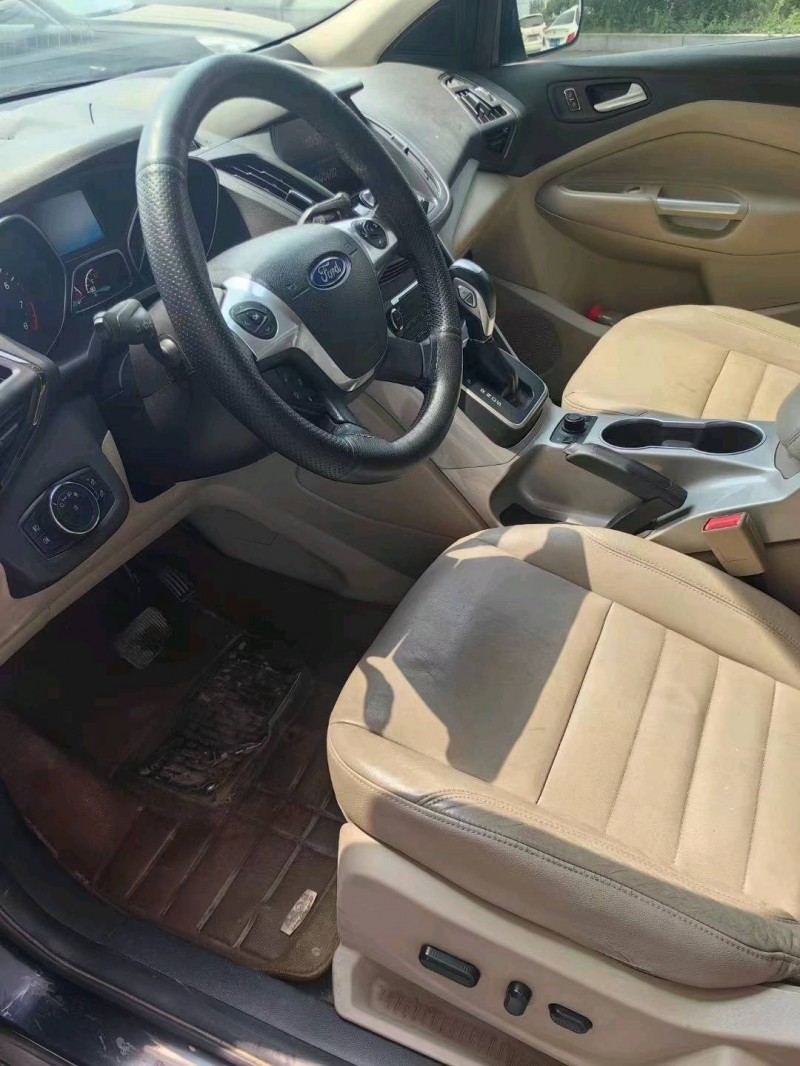 保定14年福特翼虎4