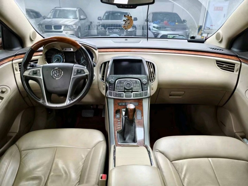 成都11年别克君越5