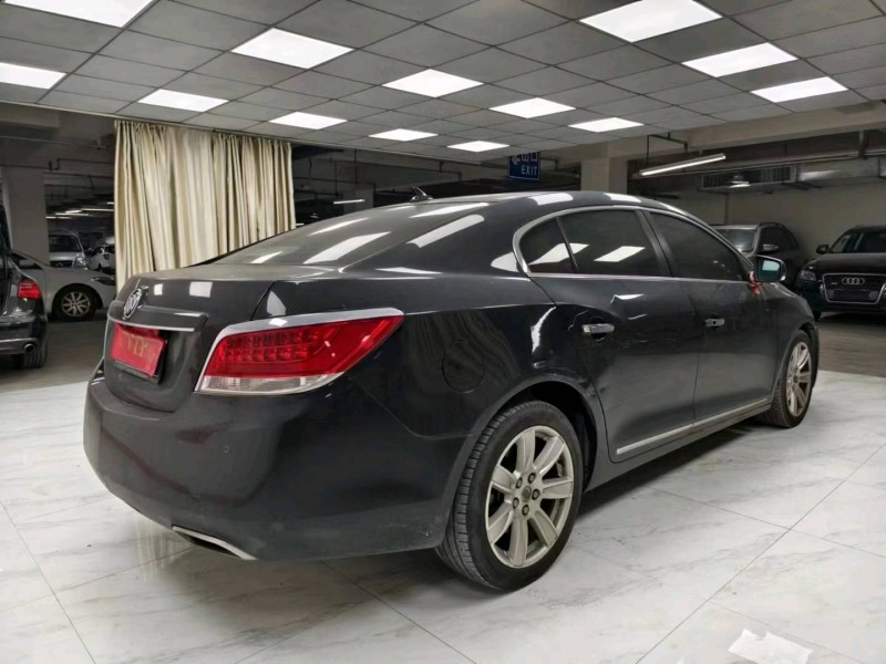 成都11年别克君越8