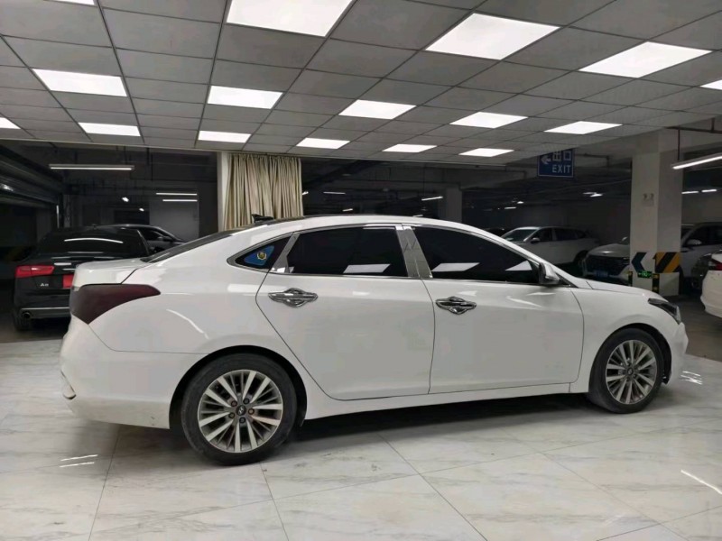 成都17年现代名图8