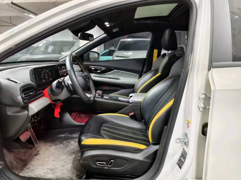 成都23年传祺影豹4