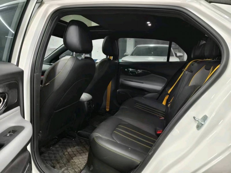 成都23年传祺影豹5