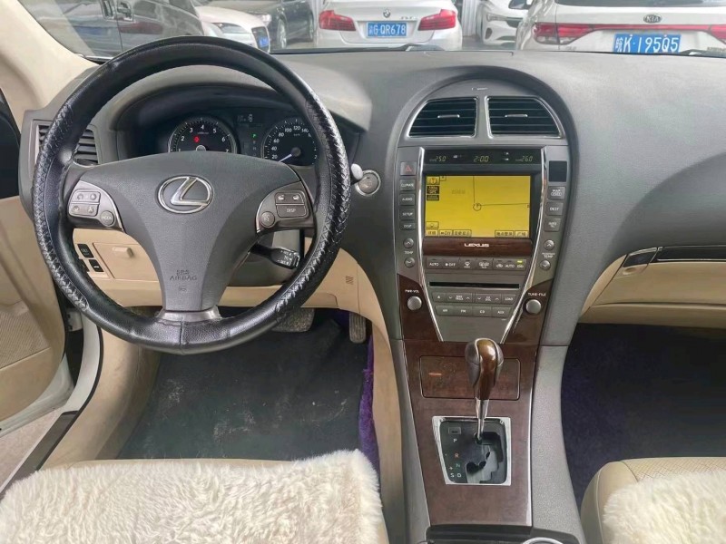 保定10年雷克萨斯ES7