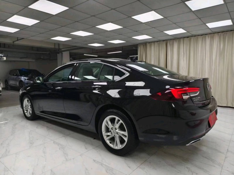 成都23年别克君威7