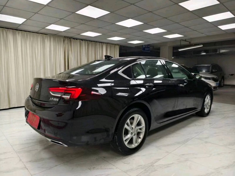 成都23年别克君威8