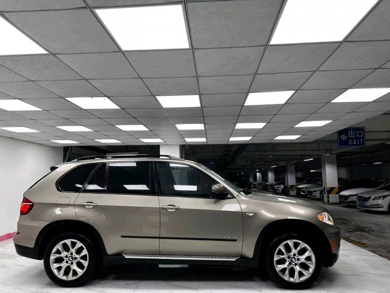 成都12年宝马X57