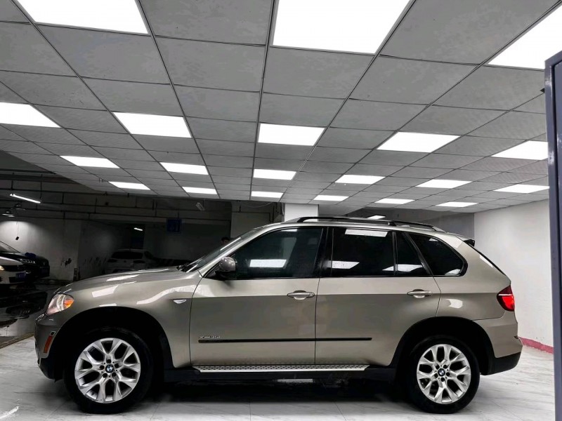 成都12年宝马X58