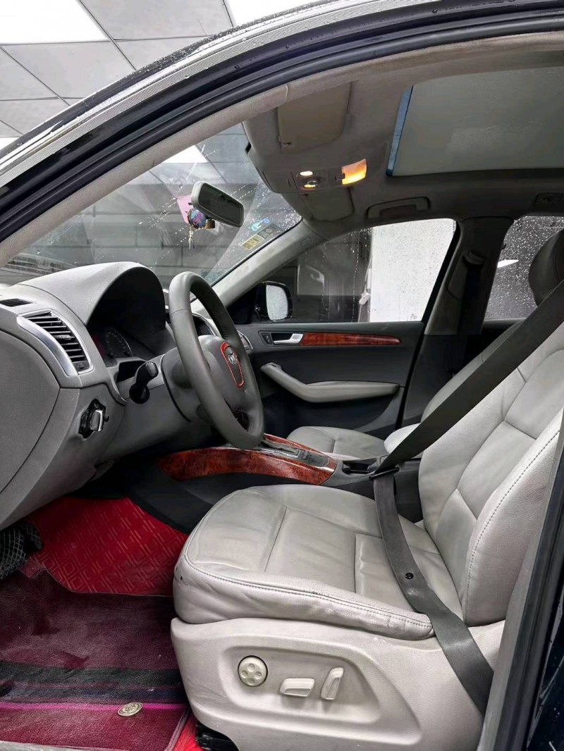 成都12年奥迪Q56