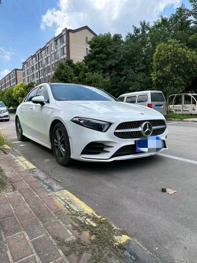东营21年奔驰A1