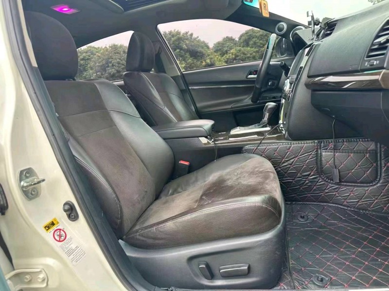 佛山14年丰田锐志6