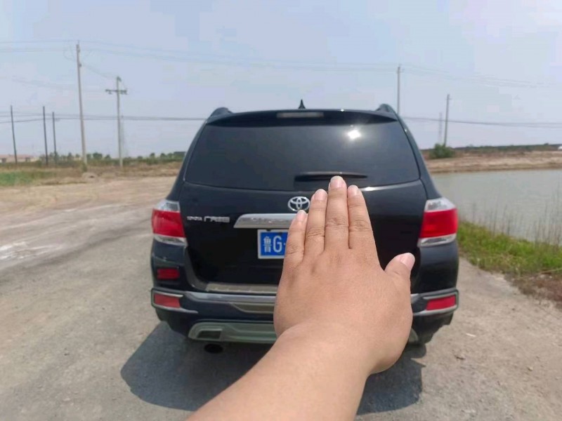 保定14年丰田汉兰达3