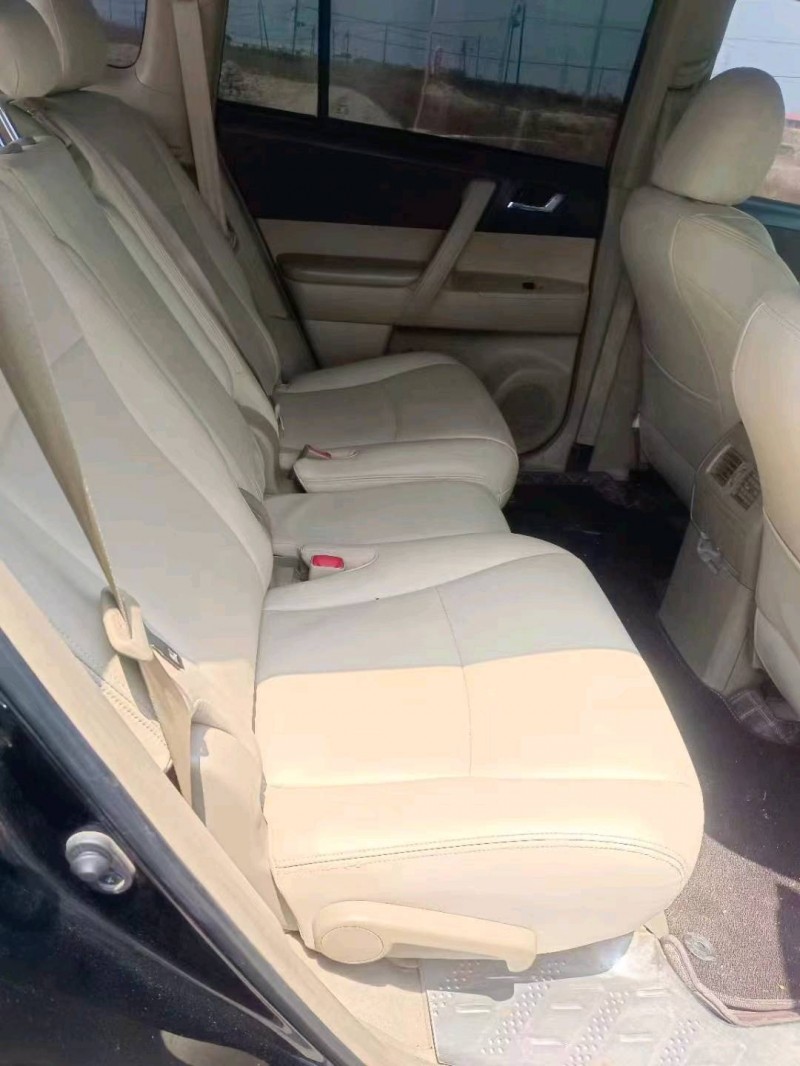 保定14年丰田汉兰达7