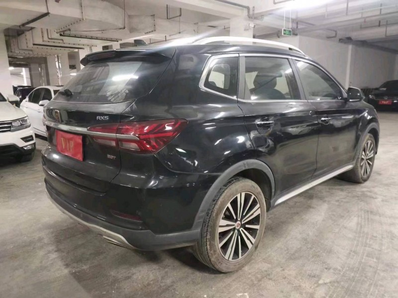 成都19年荣威RX57