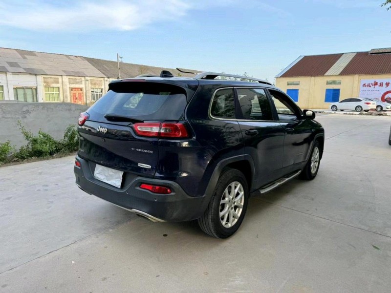 广州16年Jeep自由光2