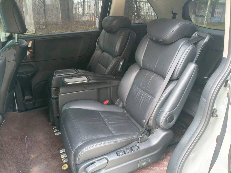 徐州17年本田艾力绅8