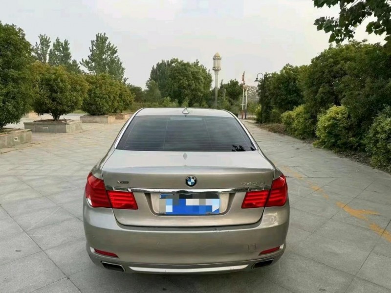 东营11年宝马7系6
