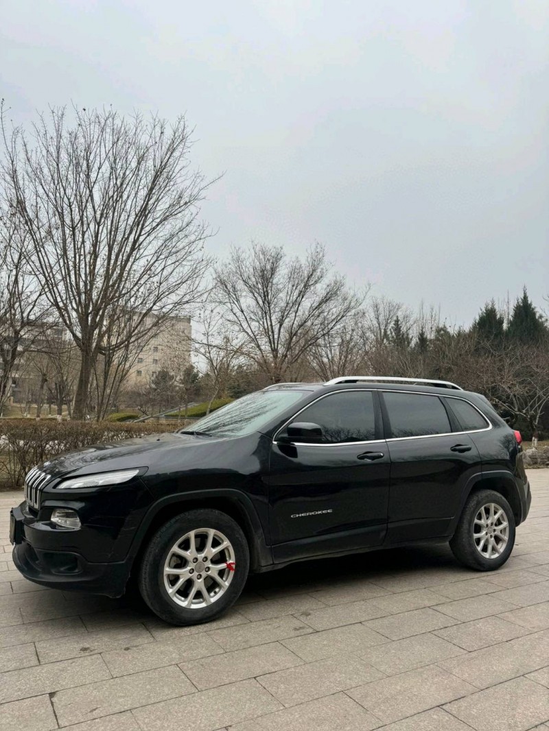 邢台17年Jeep自由光2