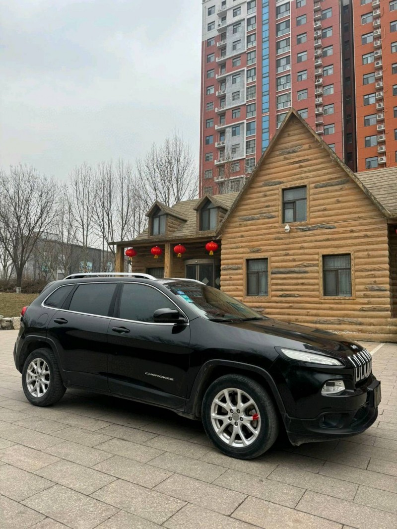 邢台17年Jeep自由光3