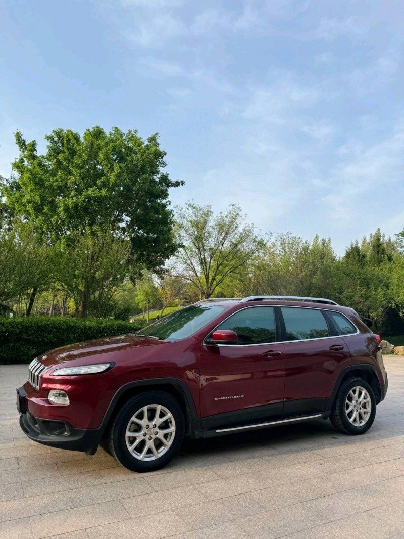 邢台16年Jeep自由光2