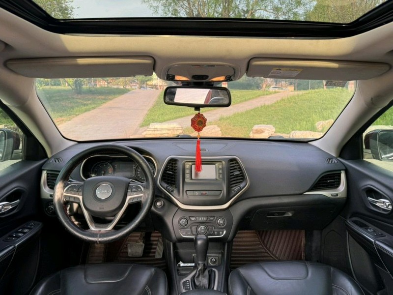 邢台16年Jeep自由光5