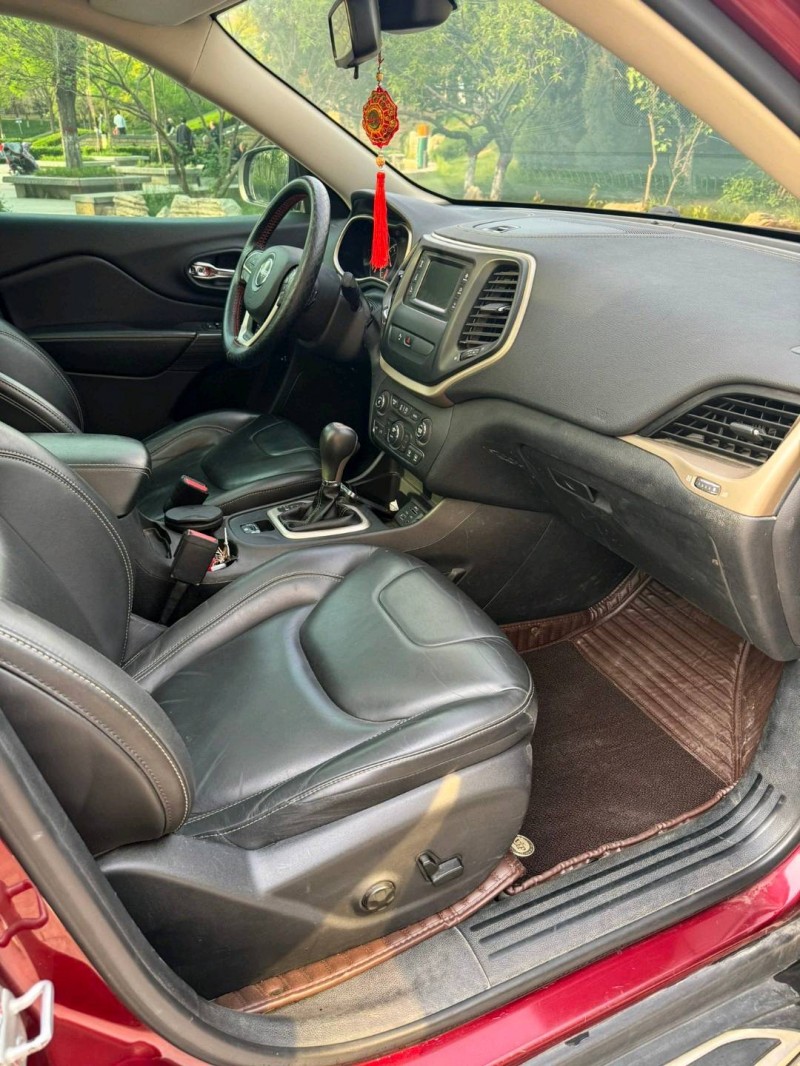 邢台16年Jeep自由光7