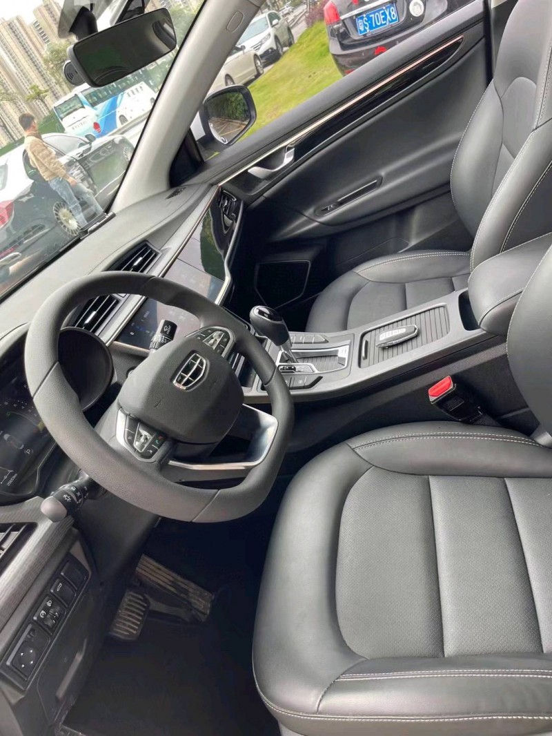 佛山21年吉利帝豪8