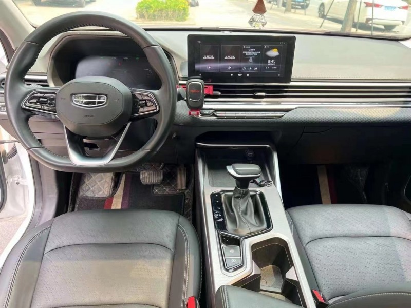 成都21年吉利帝豪5