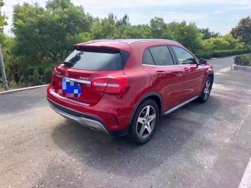 东营15年奔驰GLA7