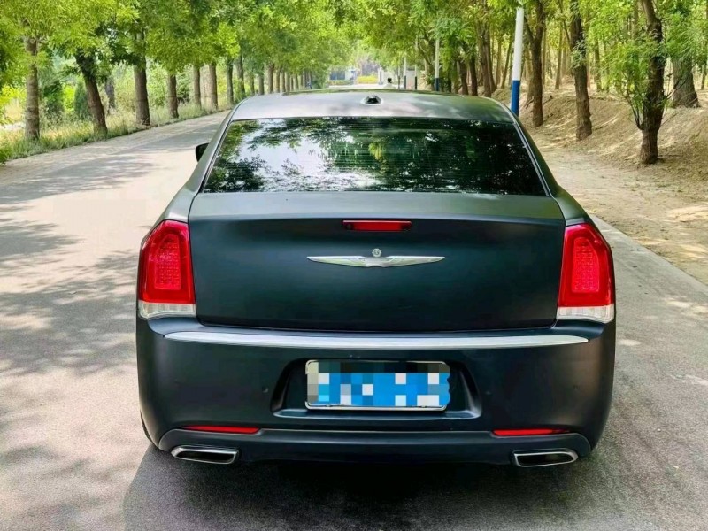 枣庄17年克莱斯勒300C9