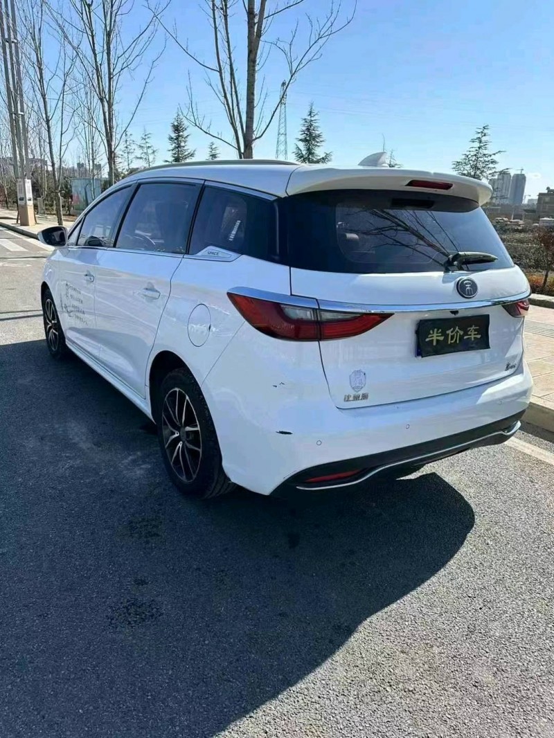 东营18年比亚迪宋MAX4