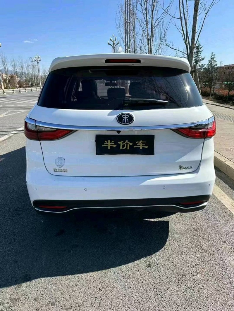 东营18年比亚迪宋MAX9