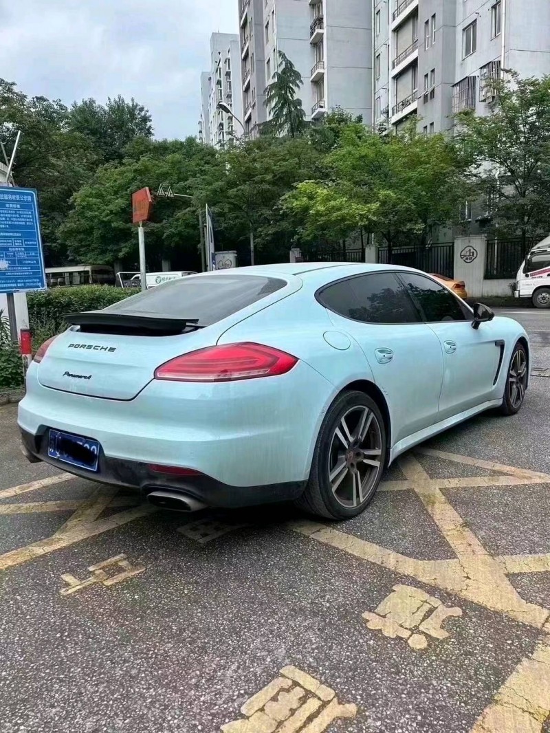 苏州14年保时捷帕拉梅拉8