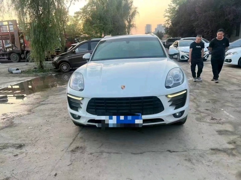 枣庄15年保时捷Macan1