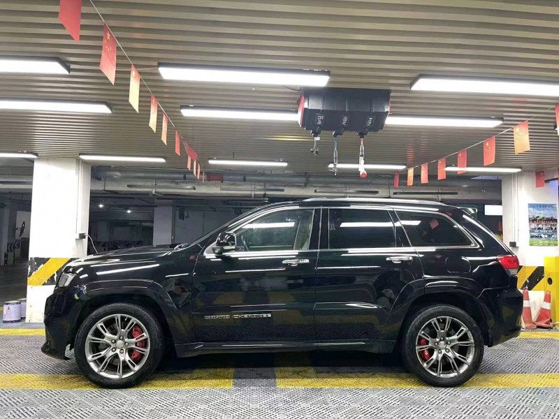 成都18年Jeep大切诺基3