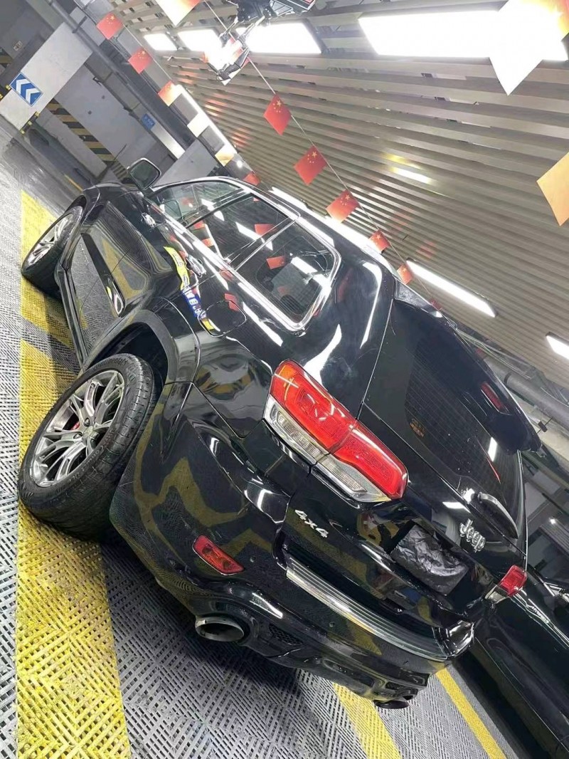 成都18年Jeep大切诺基4