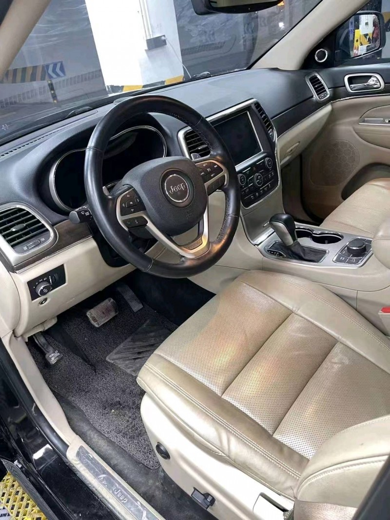 成都18年Jeep大切诺基6