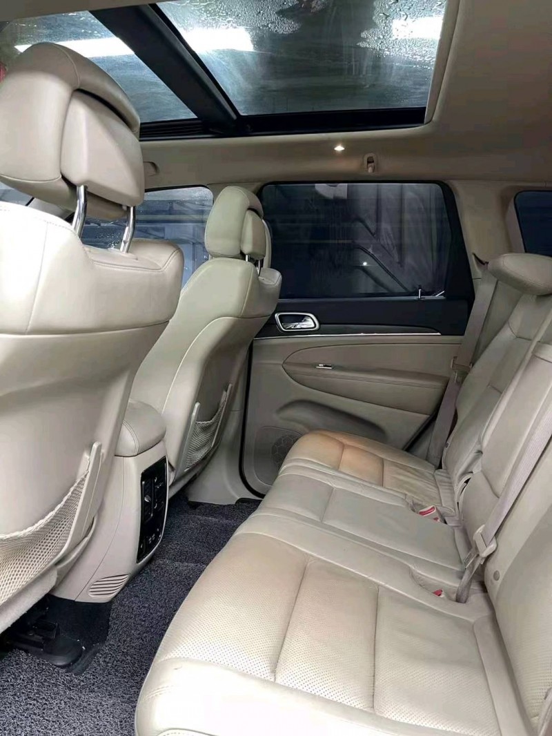 成都18年Jeep大切诺基7