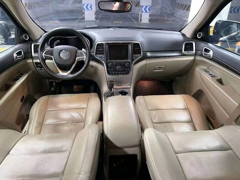 成都18年Jeep大切诺基9