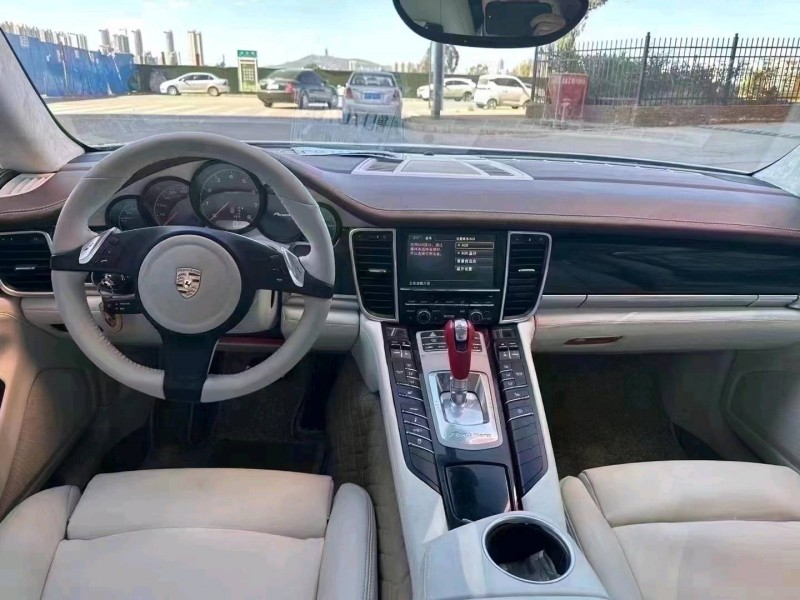 成都13年保时捷帕拉梅拉5