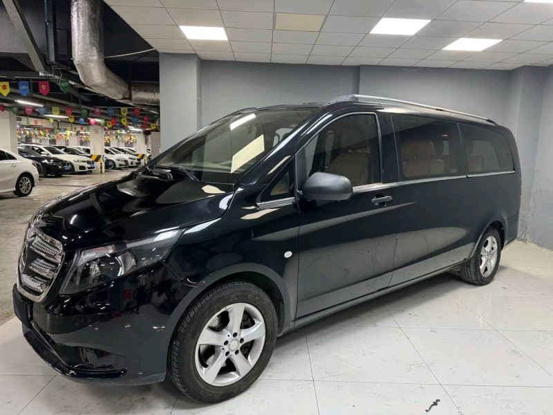 成都17年奔驰威霆3