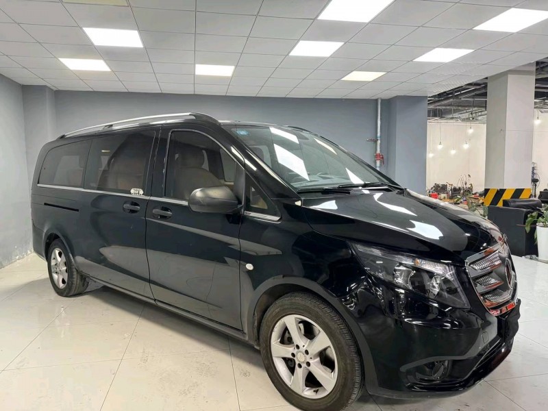 成都17年奔驰威霆4