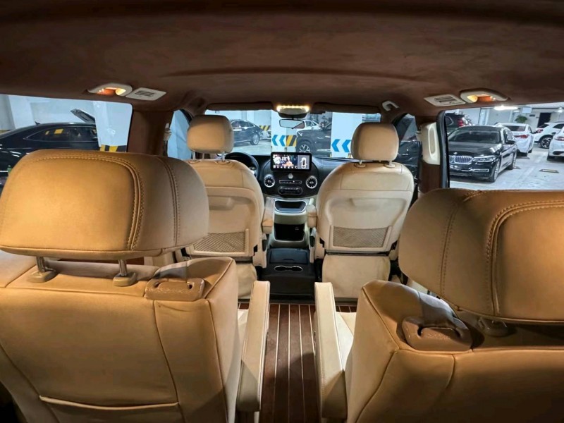 成都17年奔驰威霆6